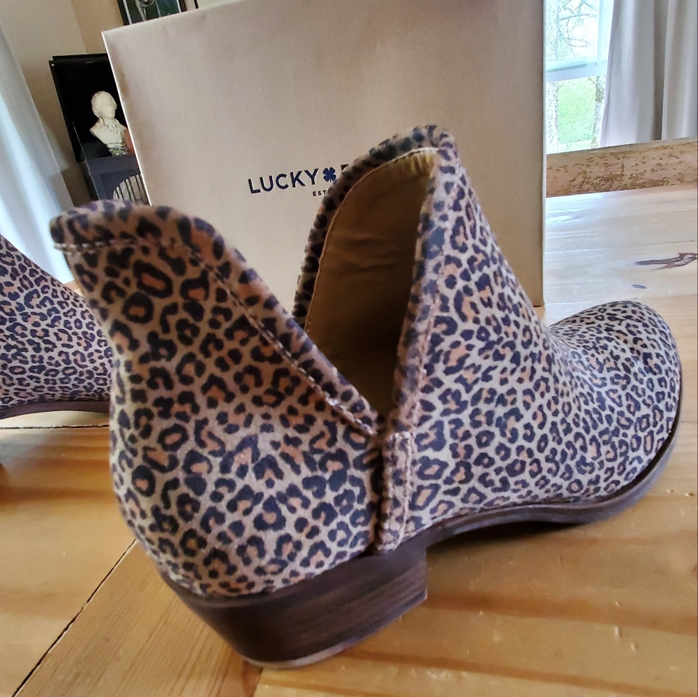 Lucky Brand cut out ankle boot - Picture 6 of 7